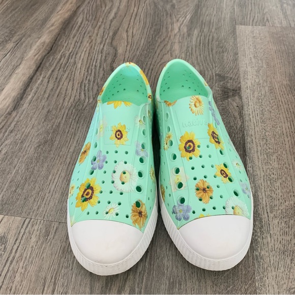 Native Jefferson Memento Floral Green Shoes Women’s 7 Mens 5 Slip On Beach - Picture 2 of 11